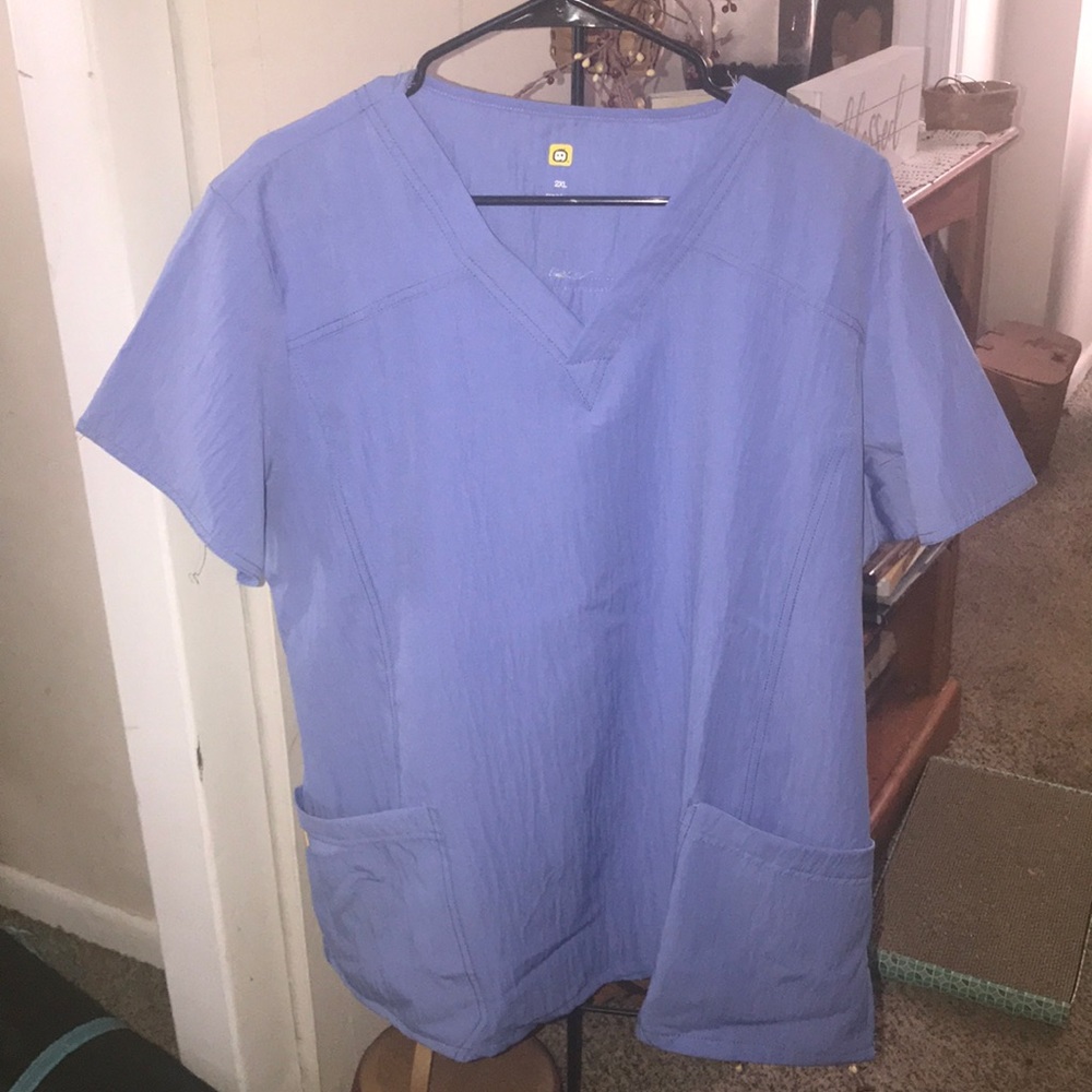 Wonder winks scrub top size 2xl